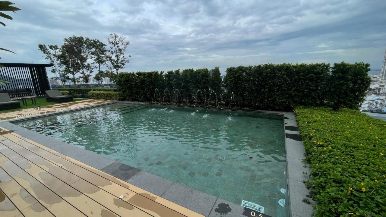 Apartment Beacon Executive #cozyfamilystay #rooftoppool #16 #10paxs George Town